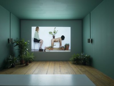Melanie Bonajo, Night Soil – Fake Paradise, 2014. HD Video, 32:09 min. Courtesy die Künstlerin und AKINCI, Amsterdam