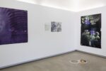 Foto Ausstellung mit Bildern an der Wand
